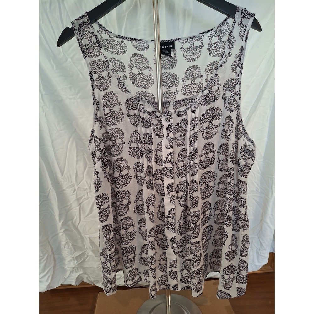 Torrid Black/White, Leopard Print SKULL Tank W Cross Over Back Size 2 (18/20)
